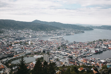 Widok na Bergen ze wzgórza Floyen © neskama