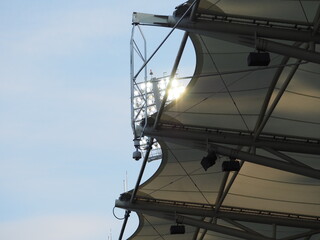 Lampy i dach na stadionie w Gdyni