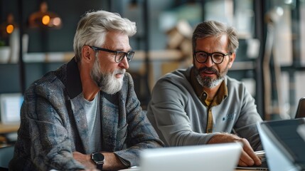 Obraz premium Retirement Planning Advisor Discussing Savings Growth with Senior Client