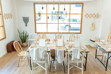 Sip and Paint Event. Wine and paint class for creative friends