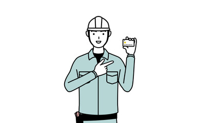 クレジット決済を勧めるヘルメットと作業着姿の男性