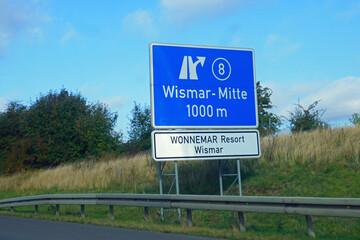 Autobahnschild Ausfahrt Wismar-Mitte