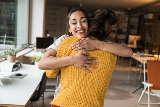 Businesswoman getting appreciation from coworkers at office