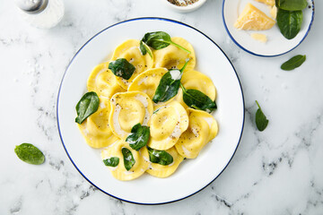 Traditional ravioli with spinach and cream