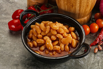 Canned beans in tomato sauce
