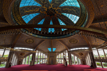 Obraz premium Interior of Aimani Kadyrova Mosque 