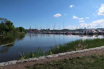 Obraz premium Boats in the water at Stockholm djurgården with the city in the background