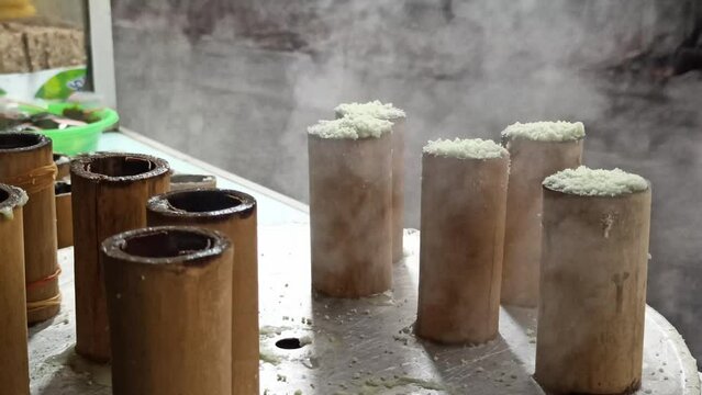 Indoensian Traditional food: The Putu