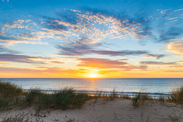 Obraz premium O'Sullivan Beach with clouds over the sea at sunset, South Australia
