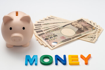 豚の貯金箱と10万円とmoneyの文字
