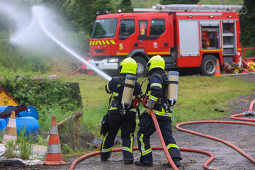 Pompiers France lance incendie 