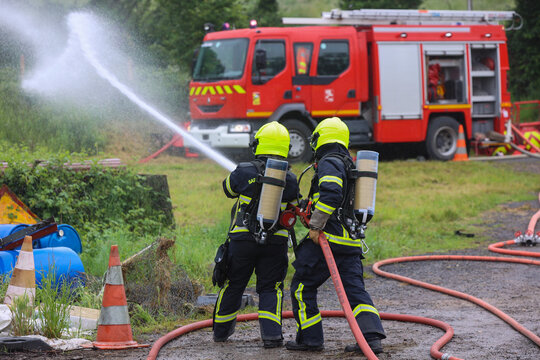 Pompiers France lance incendie 