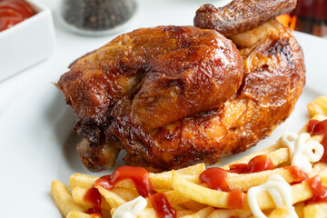 Halbes Brathähnchen mit Pommes Frites