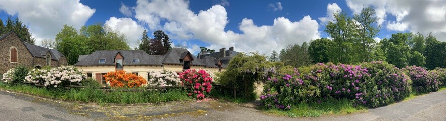 Dans le parc du château de Tronjoly à Gourin  en Morbihan Bretagne France