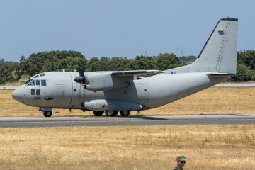 Transporte militar C-27 j