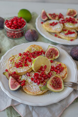 Pancakes with honey and figs