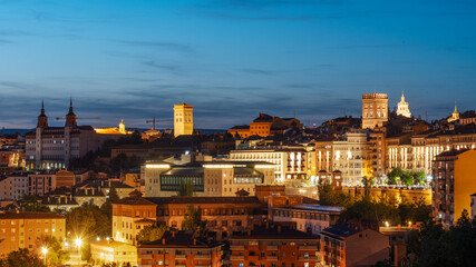 Obraz premium Night View of Teruel, Spain with Illuminated Landmarks