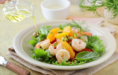 salad with shrimp and tomatoes healthy eating