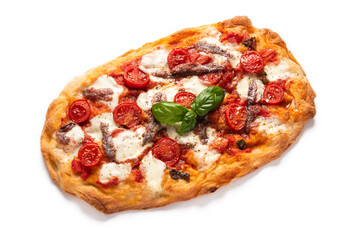 Pinsa romana con acciughe e pomodorini, isolata su fondo bianco, cibo italiano 