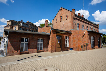 Budynek dworca kolejowego w Luboniu