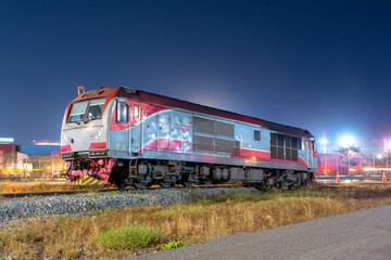 Obraz premium Train, diesel-electric locomotive There was an accident and the tracks derailed.