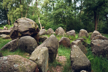 Kleinenknetener Steine II (Megalithgrab der Jungsteinzeit mit drei Grabkammern)