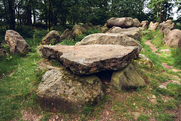 Kleinenknetener Steine II (Megalithgrab der Jungsteinzeit mit drei Grabkammern)
