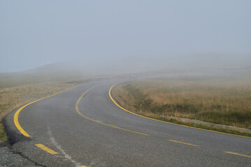 The fog that settles over the road at height on the Transalpina