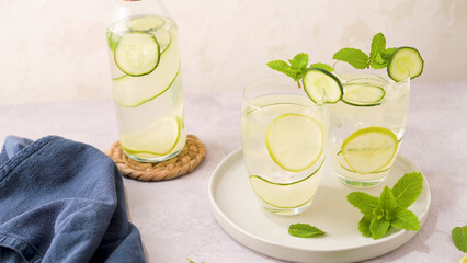 Blend of cucumber, lemon, and mint
