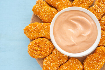 Crusty chicken nuggets and rose sauce for tasty snack.