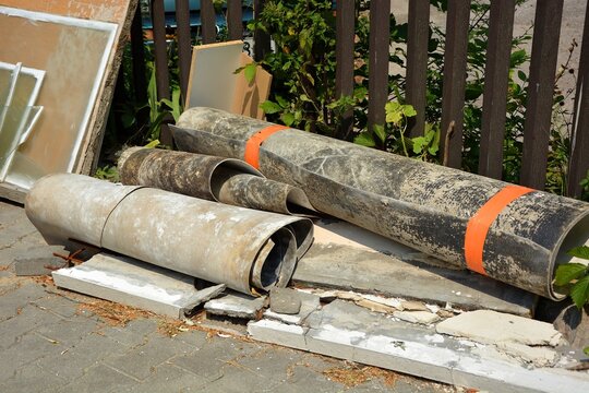 The old PVC floor covering was thrown out near the garbage can