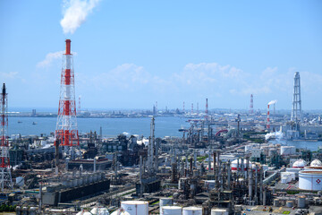 昼間の工場風景