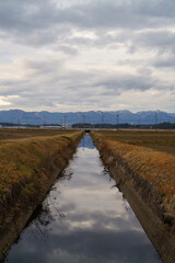 田舎の川のある風景