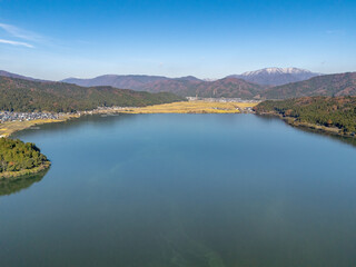 紅葉する秋の余呉湖　空撮