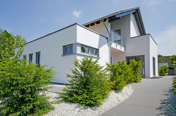 weisses Einfamilienhaus, hochwertig, Deutschland