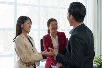 Team meeting, working together, communication concept in business people working together, meeting room Various business meetings to brainstorm ideas Discuss and summarize results in office.