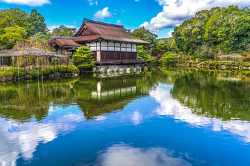 Fototapeta premium Colorful Shobi- Kan Guesthouse East Lake Heian Shinto Shrine Kyoto Japan