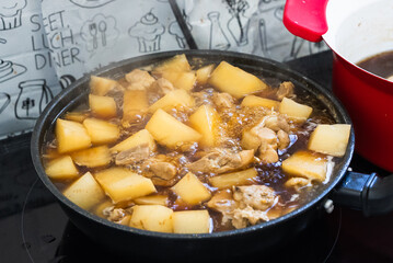 家庭料理の煮込み、ぶり大根