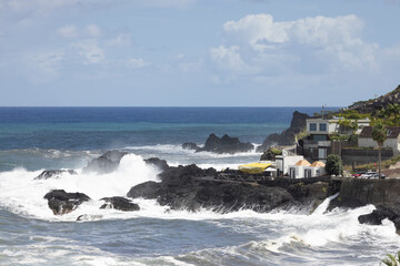 extreme waves in north madeira