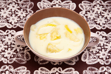 カリフラワーと玉ねぎのカレーミルクスープ