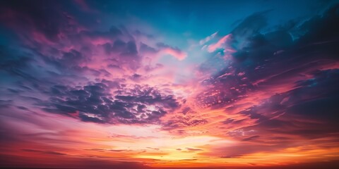 Naklejka premium Panoramic photo of a sky with colorful clouds at sunset, capturing the vibrant hues and expansive view.
