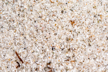 Sfondo di granelli di quarzo della famosa spiaggia di Is Arutas, a Cabras, in Sardegna, Italia,...