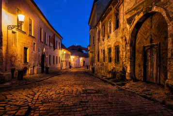 Obraz premium Slovakia, Bratislava, Old Town at night, cobbled street, old building with aged facade