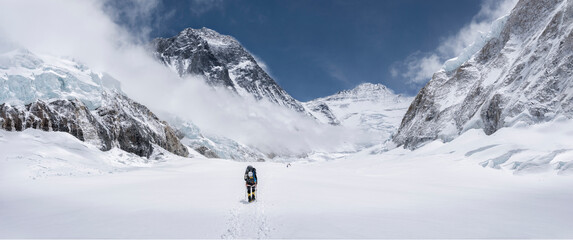 Nepal, Solo Khumbu, Everest, Mountaineer at Western Cwm