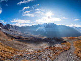 Italy, Trentino, Monte Cevedale, Punta San Matteo, hiker far-away