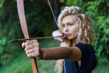Archeress aiming with her bow, close-up