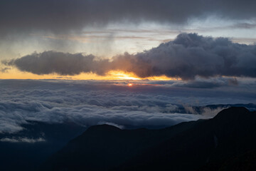 農取小屋からの日の出