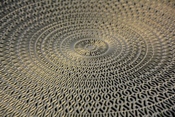 koło, ażurowy wzór, złota podkładka na stół, wzór mandala, gold table mat, mandala pattern, Decorative Doily, Gold table mat surface as background, closeup
