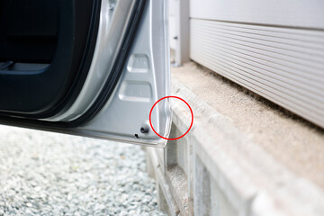 ブロック塀に車のドアぶつける（印有り）