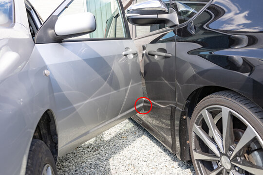 車のドアパンチ（斜めアングル）印有り